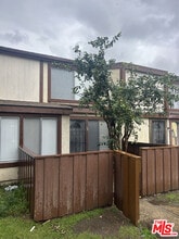 14501 Tupper St in Los Angeles, CA - Building Photo - Building Photo