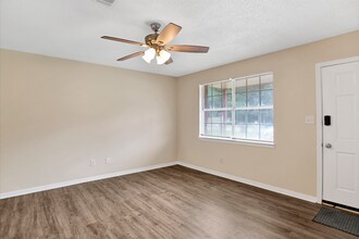 5648 Collinswood Dr in Milton, FL - Building Photo - Building Photo