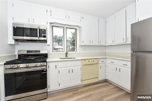28 Reid Ave, Unit 1 in Bergenfield, NJ - Building Photo - Building Photo