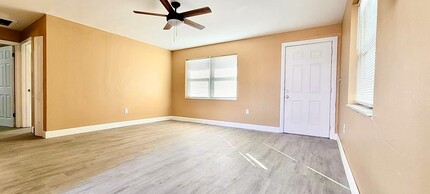 2408 Linhart Ave, Unit 2408 Linhart Avenue Fort Myers FL in Ft. Myers, FL - Foto de edificio - Building Photo