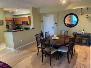 802 W Windward Way, Unit 203 in Lantana, FL - Foto de edificio - Building Photo