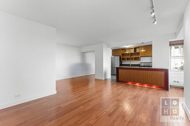 477 FDR Dr, Unit M101 in New York, NY - Building Photo - Building Photo
