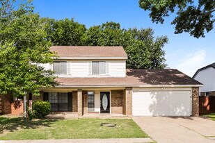 5212 Creek Valley Dr in Arlington, TX - Building Photo