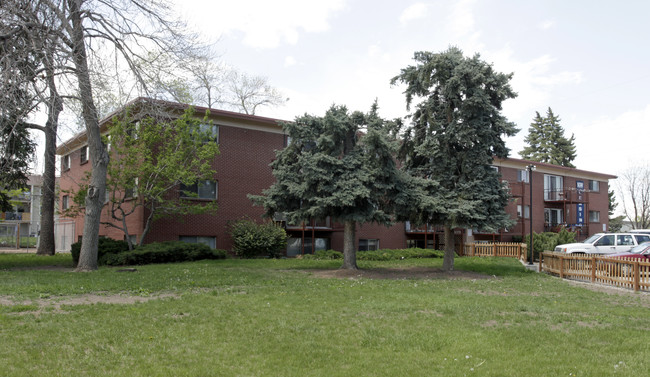 The McKenzie Apartments in Lakewood, CO - Building Photo - Building Photo