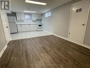 30 Norcross Rd in Toronto, ON - Building Photo - Building Photo