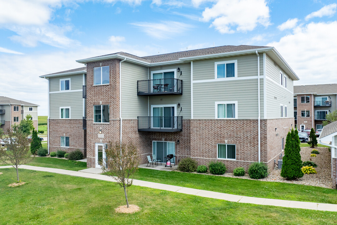 Willow Falls Apartments in Cedar Falls, IA - Foto de edificio