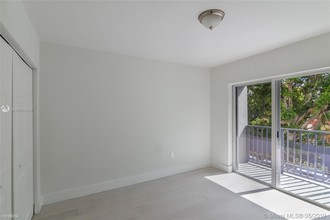 465 NE 59th St-Unit -Apt 1 in Miami, FL - Building Photo - Building Photo