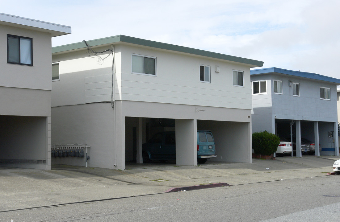 148 Southwood Ctr in South San Francisco, CA - Building Photo