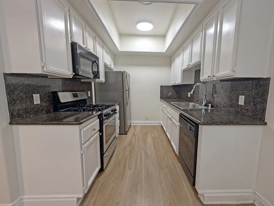 912 Croft Ave, Unit 102 in Los Angeles, CA - Building Photo