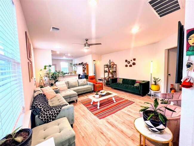 10805 Tildon Ave in Austin, TX - Building Photo - Building Photo