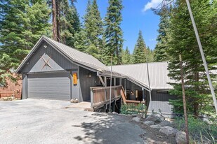 1142 Regency Way in Tahoe Vista, CA - Building Photo