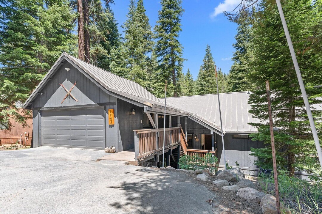1142 Regency Way in Tahoe Vista, CA - Building Photo