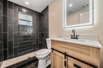 2220 W Ohio Ave in Tampa, FL - Building Photo - Building Photo