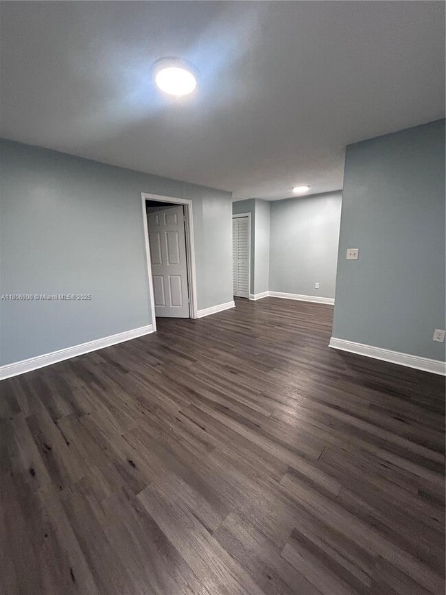 2137 Hayes St in Hollywood, FL - Building Photo - Building Photo