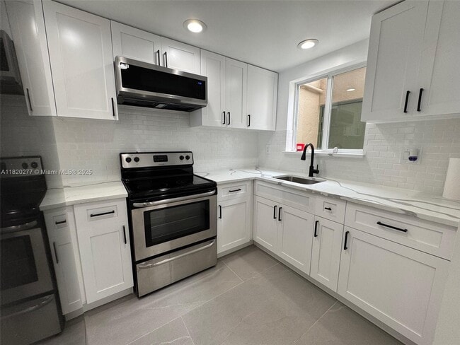 property at 946 W 37th Terrace