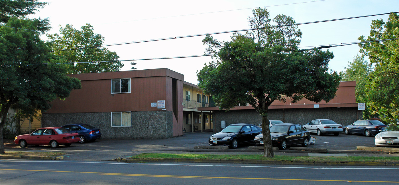 Flintridge Apartments in Eugene, OR - Building Photo