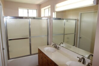 827 Alpine Dr in Pomona, CA - Building Photo - Building Photo