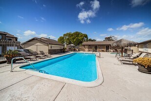 5034 Los Morros Way in Oceanside, CA - Building Photo