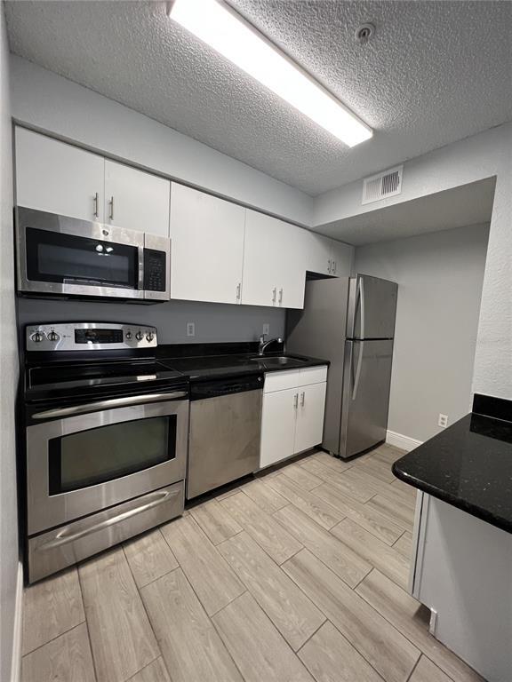 2207 Antigua Pl in Kissimmee, FL - Foto de edificio - Building Photo