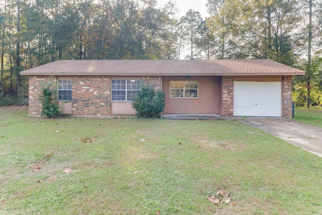 1909 Kingfisher Dr in Gautier, MS - Building Photo