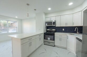 505 Adams Ln in North Brunswick, NJ - Building Photo - Building Photo