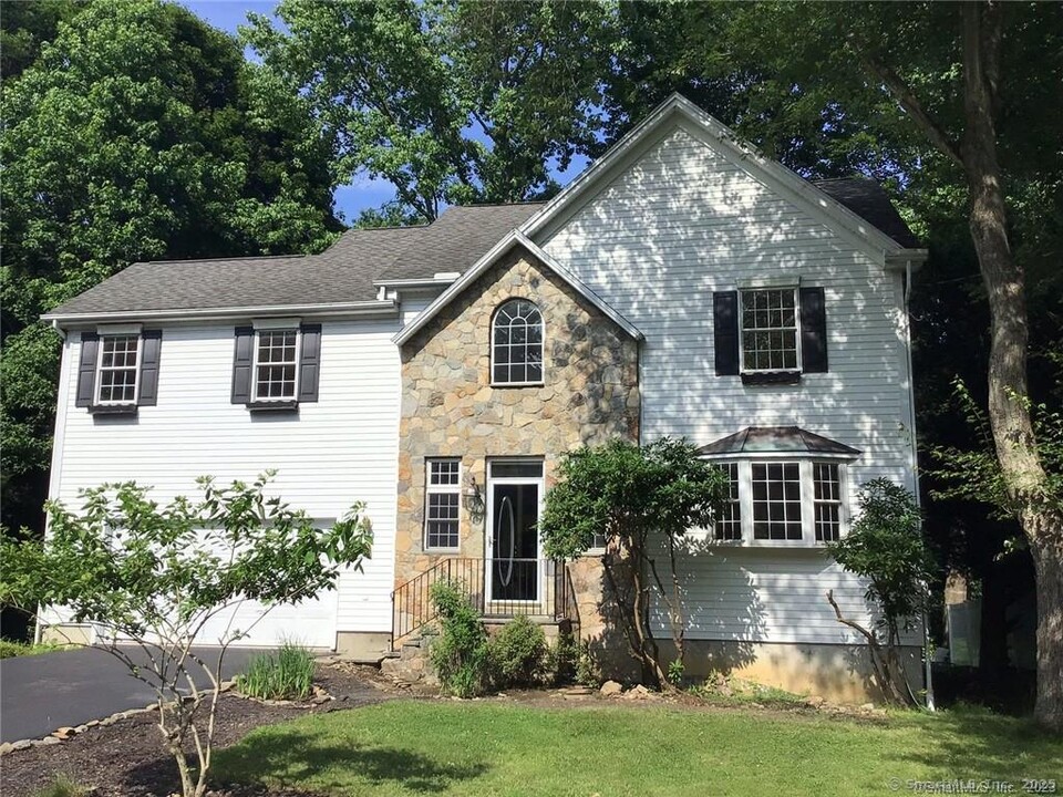 14 Kirock Pl in Westport, CT - Building Photo