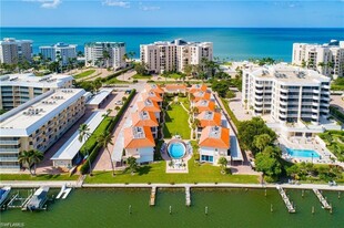 3070 Gulf Shore Blvd N in Naples, FL - Building Photo - Building Photo