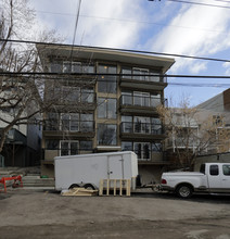 1615 26th Ave SW in Calgary, AB - Building Photo - Building Photo