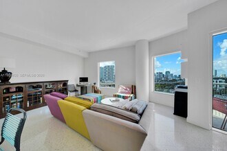 10 SW South River Dr, Unit PHI06 in Miami, FL - Foto de edificio - Building Photo