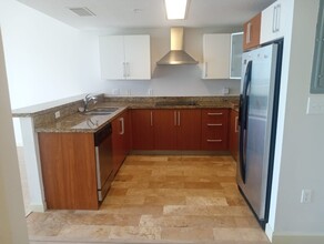 170 SE 14th St, Unit 3007 in Miami, FL - Foto de edificio - Building Photo