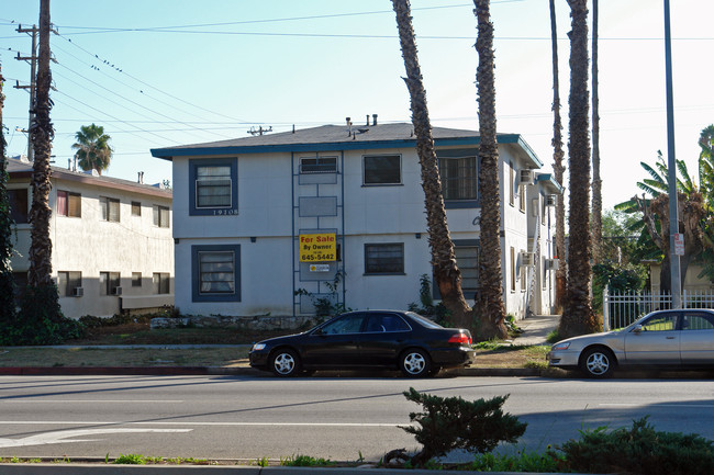 19108 Sherman Way in Reseda, CA - Building Photo - Building Photo