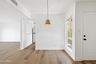 2014 N 51st Way in Phoenix, AZ - Building Photo - Building Photo