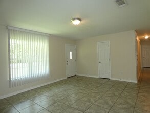 6592 Kensara Dr in Milton, FL - Building Photo - Building Photo