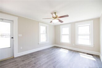 8 Buckingham Rd in Mansfield, CT - Building Photo - Building Photo