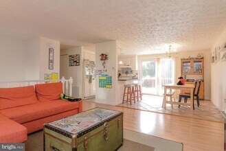 8291 Raindrop Way in Springfield, VA - Building Photo - Building Photo