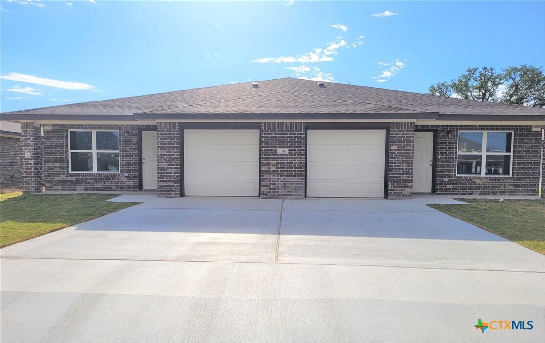 1810 Castroville Trl in Copperas Cove, TX - Foto de edificio