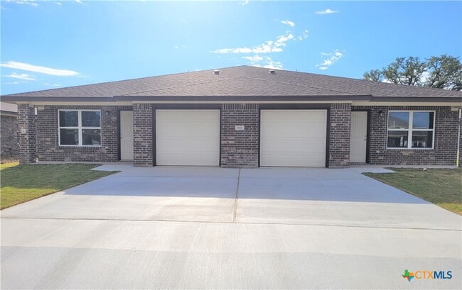 property at 1810 Castroville Trl