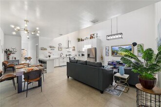 2625 Warbler Ave in McAllen, TX - Foto de edificio - Building Photo