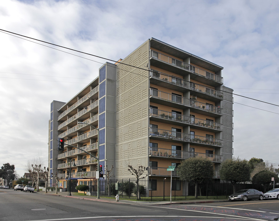 Posada De Colores in Oakland, CA - Building Photo