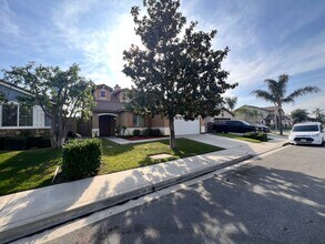 15861 Allison Way in Fontana, CA - Building Photo - Building Photo