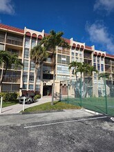 2000 Atlantic Shores Blvd in Hallandale Beach, FL - Foto de edificio - Building Photo