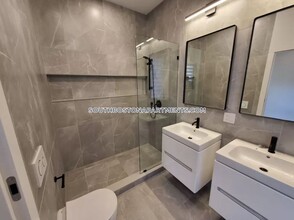 157 W 9th St, Unit 1 in Boston, MA - Foto de edificio - Building Photo