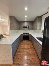 9420 Creemore Dr in Los Angeles, CA - Building Photo - Building Photo