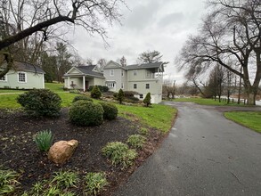 2239 Yost Rd in Bath, PA - Foto de edificio - Building Photo