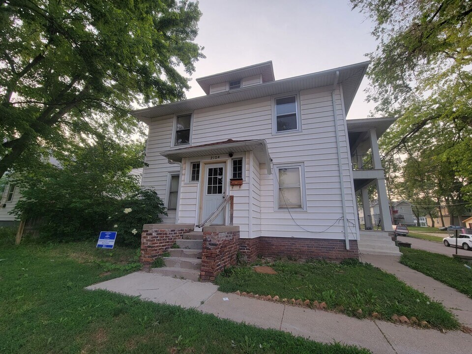 403 21st St in Sioux City, IA - Building Photo