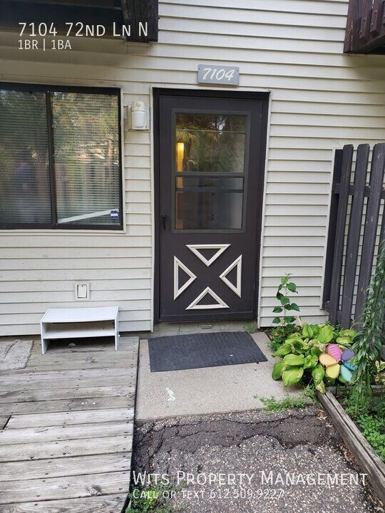 7104 72nd Ln N in Brooklyn Park, MN - Building Photo