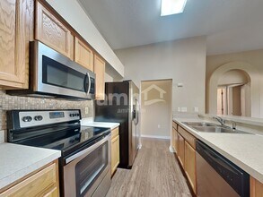 7653 Merchantville Cir in Zephyrhills, FL - Foto de edificio - Building Photo