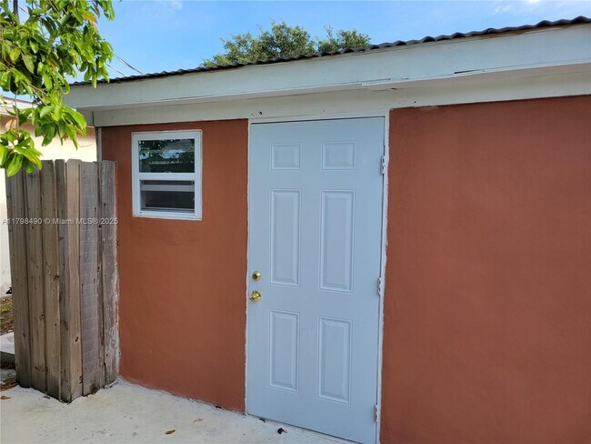 8636 Miramar Pkwy in Miramar, FL - Building Photo - Building Photo