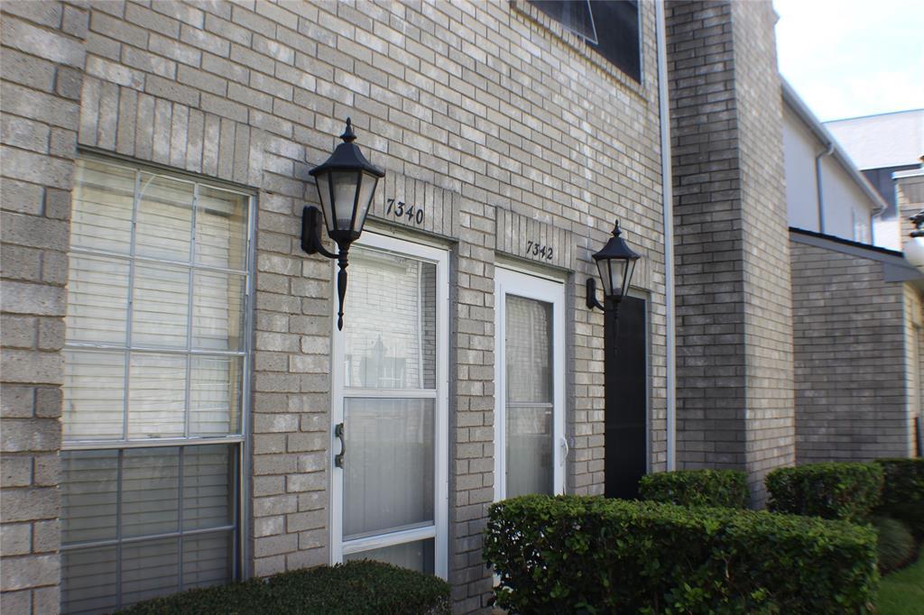 7342 Regency Square Ct in Houston, TX - Building Photo