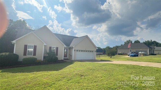 5316 Oaktree Dr in Gastonia, NC - Building Photo - Building Photo
